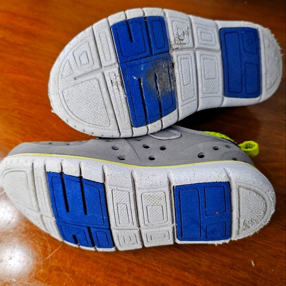 Members Mark Gray Foam Breathable Velcro Outdoor Shoes - Toddler 8 - Picture 5 of 5